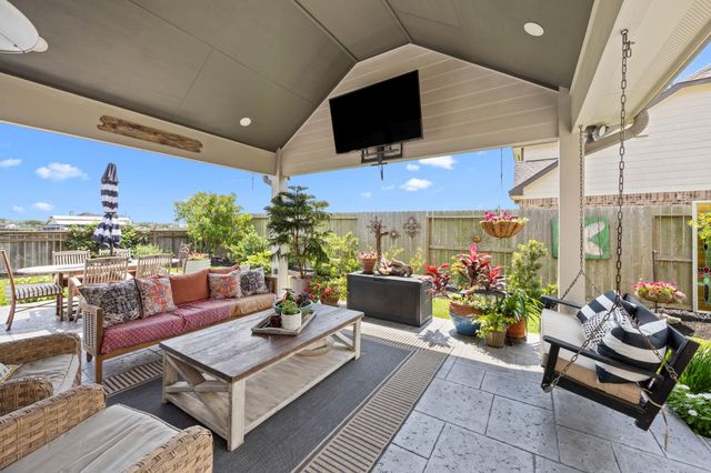 7219 Hillside Avenue, Mont Belvieu, TX 77523