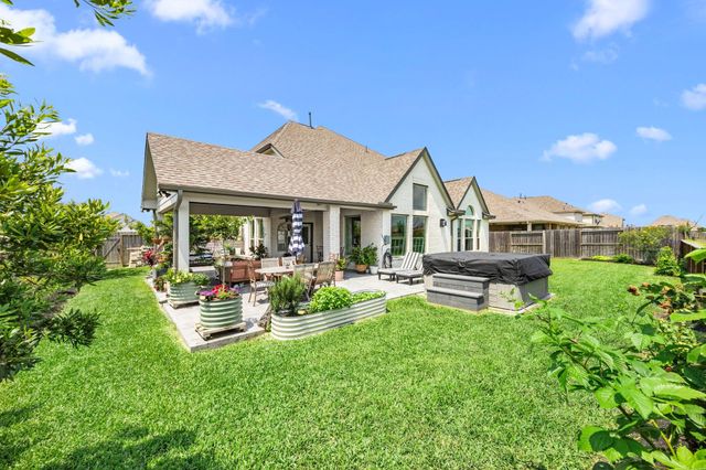 7219 Hillside Avenue, Mont Belvieu, TX 77523