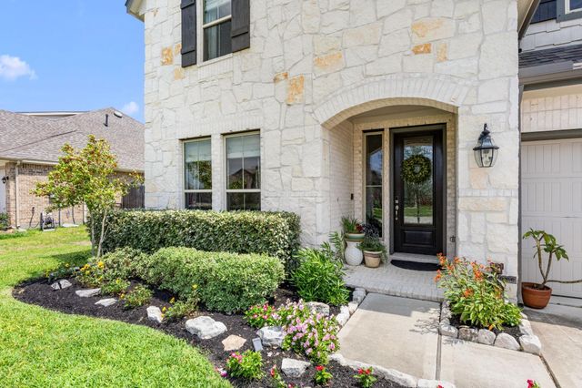 7219 Hillside Avenue, Mont Belvieu, TX 77523