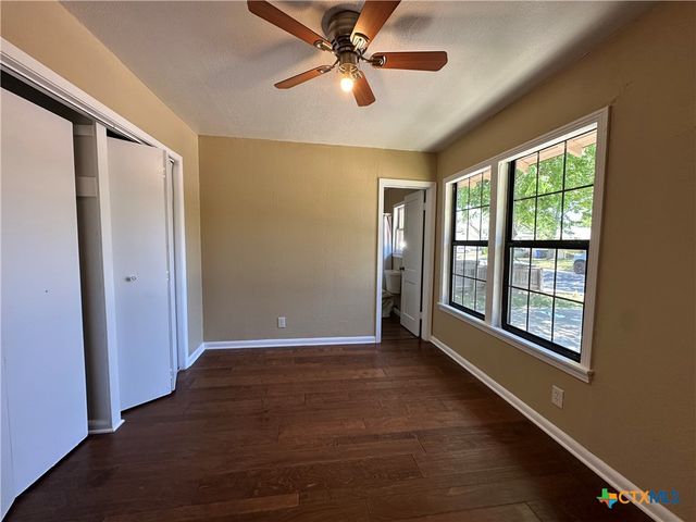 726 E Humphreys Street, Seguin, TX 78155