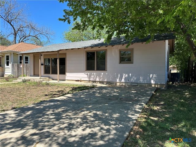 726 E Humphreys Street, Seguin, TX 78155