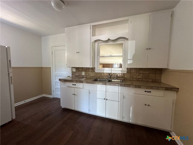 726 E Humphreys Street, Seguin, TX 78155