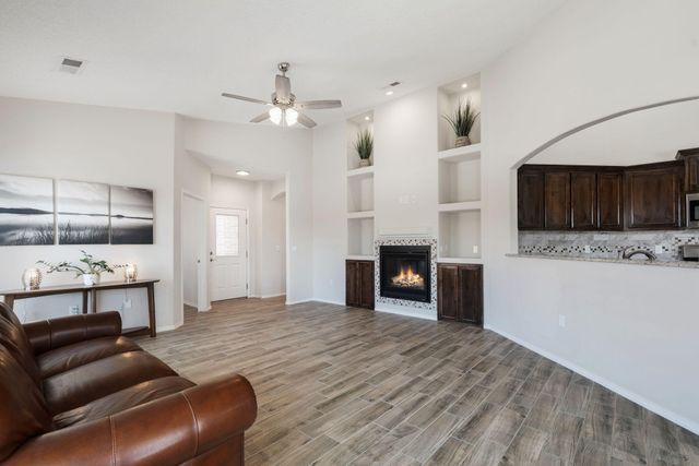 921 Firewheel Avenue SW, Los Lunas, NM 87031