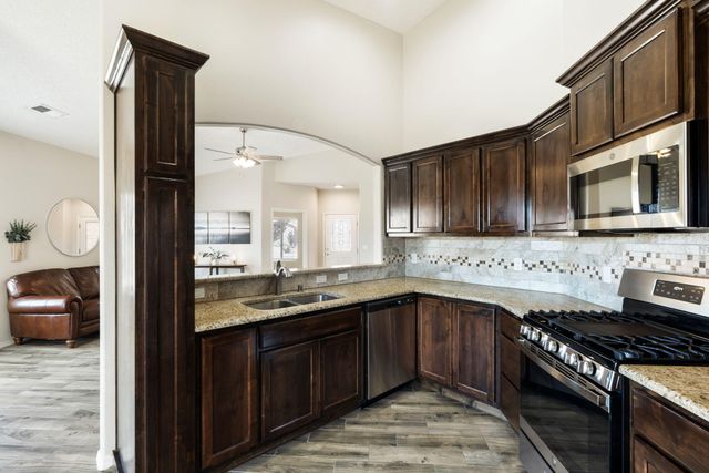 921 Firewheel Avenue SW, Los Lunas, NM 87031