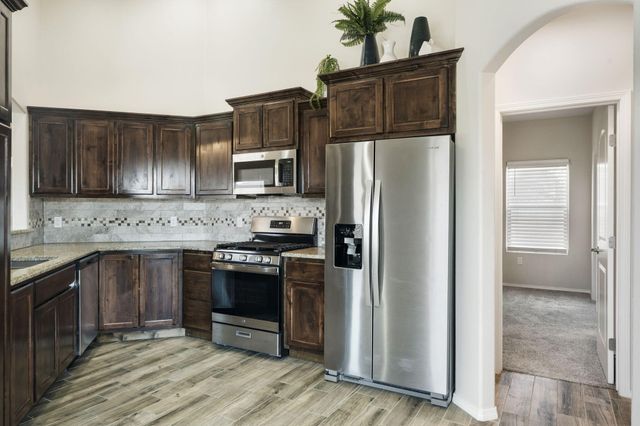 921 Firewheel Avenue SW, Los Lunas, NM 87031