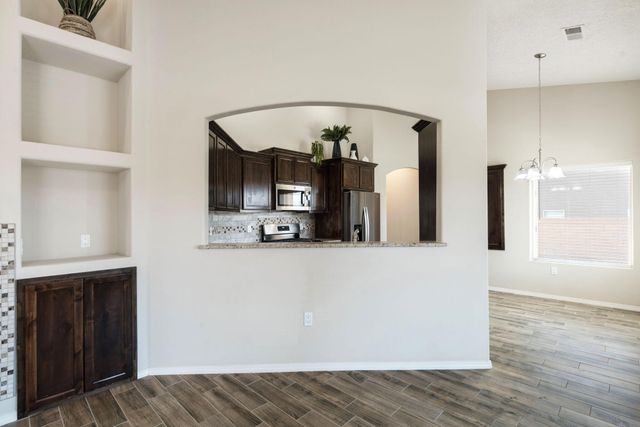 921 Firewheel Avenue SW, Los Lunas, NM 87031