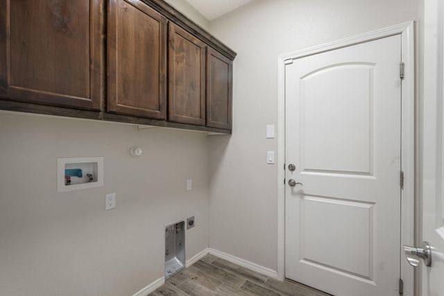 921 Firewheel Avenue SW, Los Lunas, NM 87031