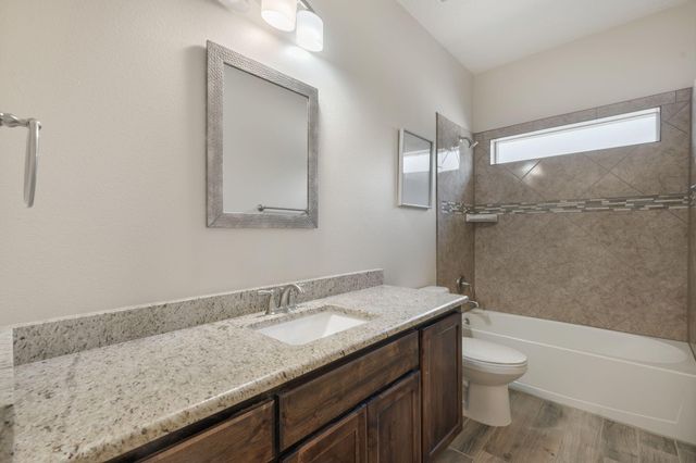 921 Firewheel Avenue SW, Los Lunas, NM 87031