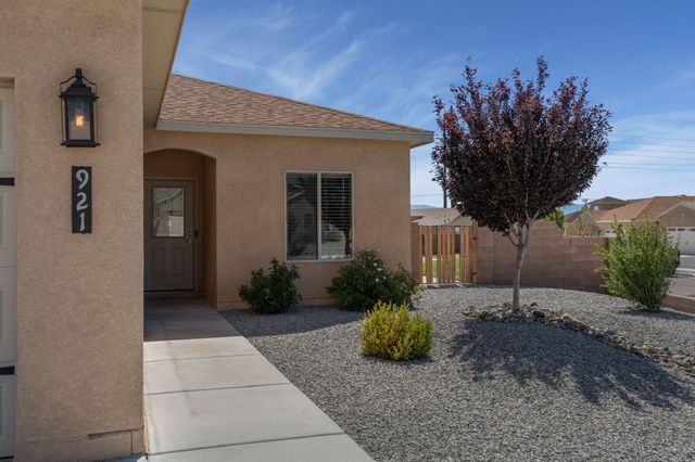 921 Firewheel Avenue SW, Los Lunas, NM 87031