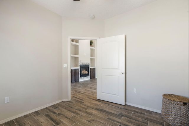921 Firewheel Avenue SW, Los Lunas, NM 87031