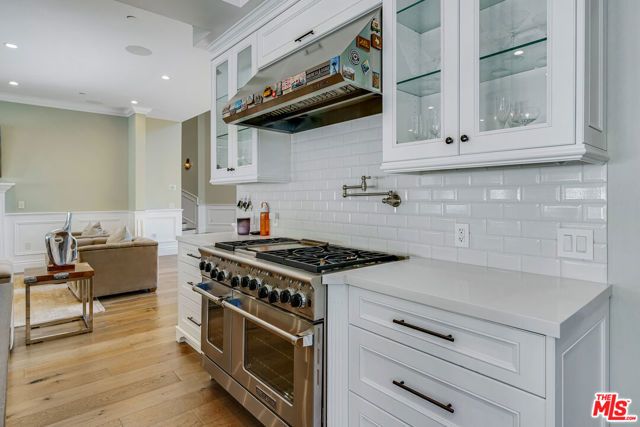 19633 Wells Drive, Tarzana (los Angeles), CA 91356