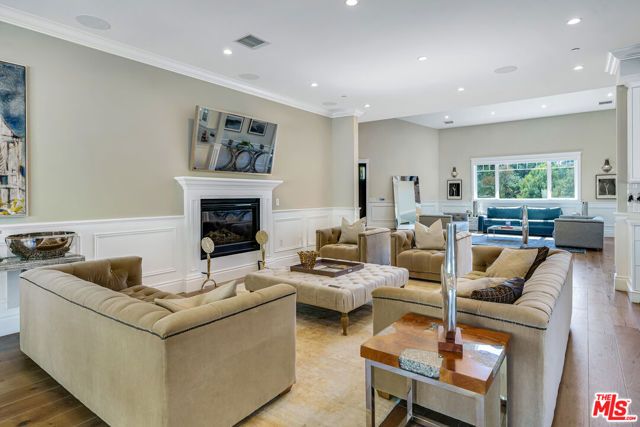 19633 Wells Drive, Tarzana (los Angeles), CA 91356