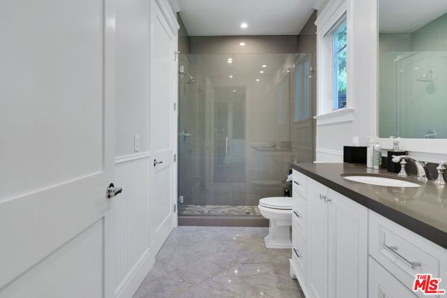 19633 Wells Drive, Tarzana (los Angeles), CA 91356