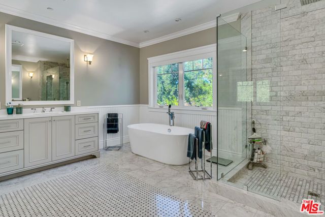 19633 Wells Drive, Tarzana (los Angeles), CA 91356