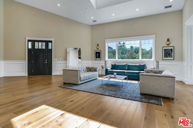 19633 Wells Drive, Tarzana (los Angeles), CA 91356