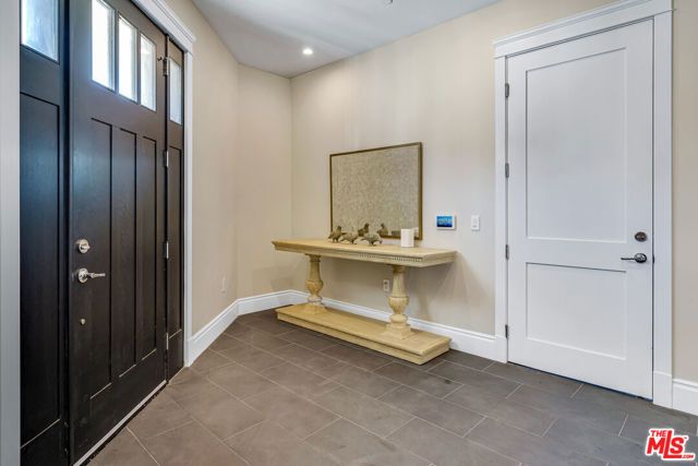 19633 Wells Drive, Tarzana (los Angeles), CA 91356