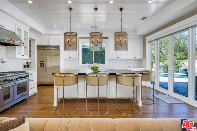 19633 Wells Drive, Tarzana (los Angeles), CA 91356