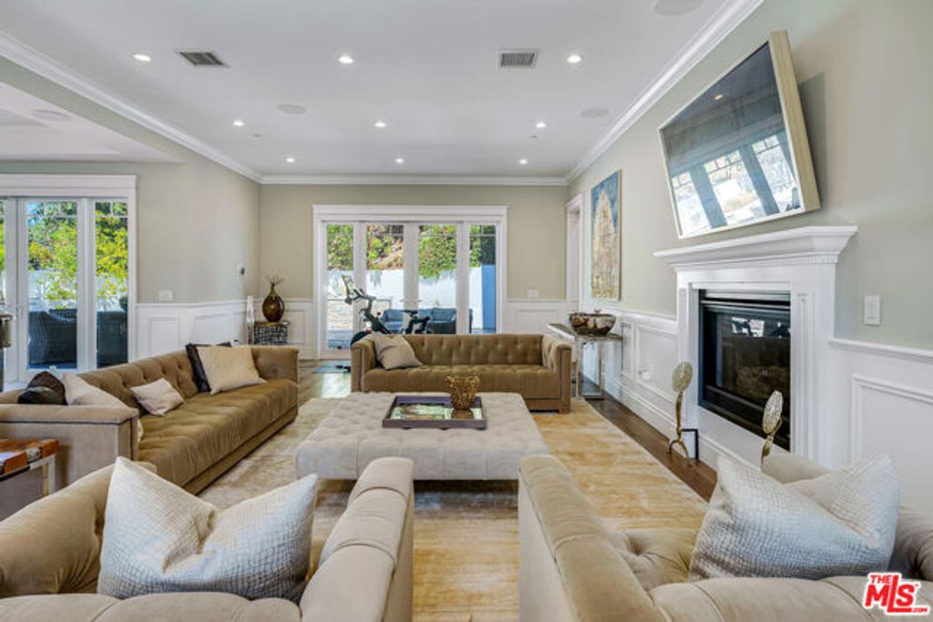 19633 Wells Drive, Tarzana (los Angeles), CA 91356