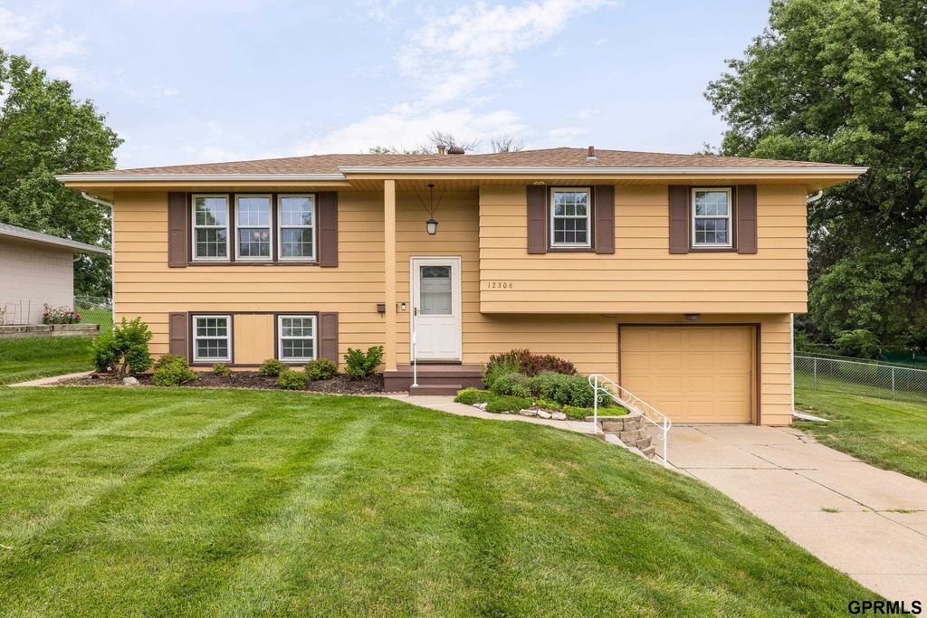 12306 Anne Street, Omaha, NE 68137