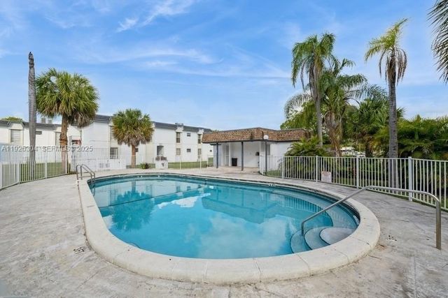 7220 SW 94th Pl G2, Miami, FL 33173