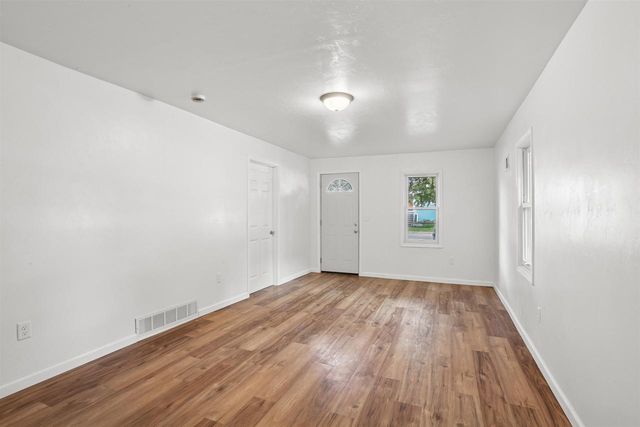 933 LARK STREET, Oshkosh, WI 54902