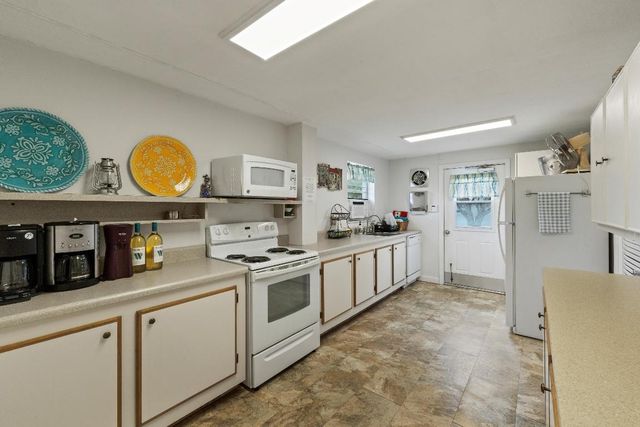 7 Westwood Avenue 104-C, Tequesta, FL 33469