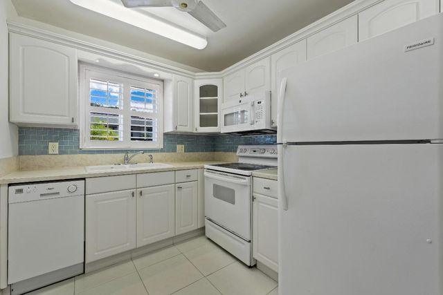 7 Westwood Avenue 104-C, Tequesta, FL 33469