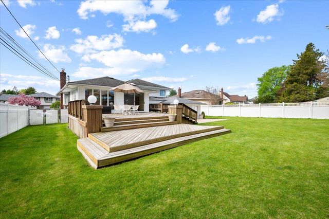 425 N Queens Avenue, Massapequa, NY 11758