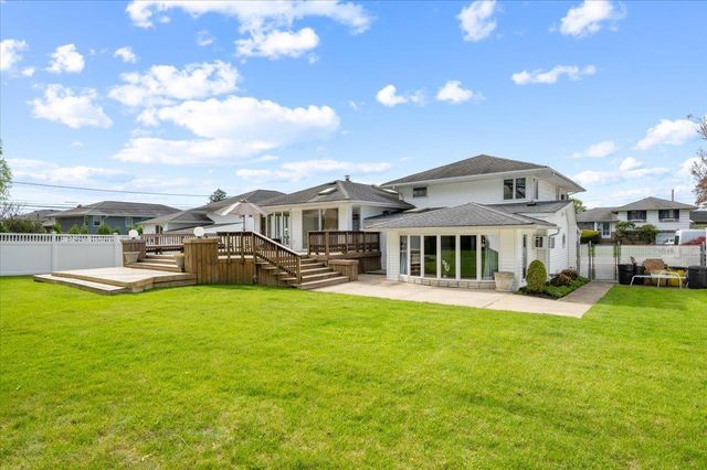 425 N Queens Avenue, Massapequa, NY 11758