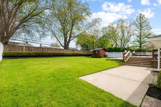 425 N Queens Avenue, Massapequa, NY 11758