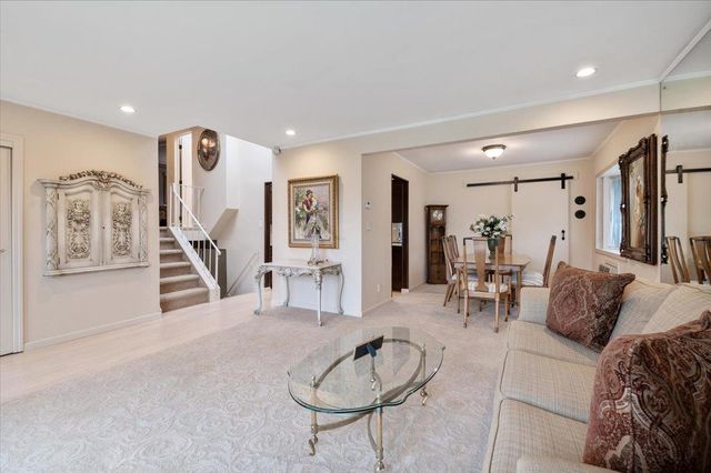 425 N Queens Avenue, Massapequa, NY 11758