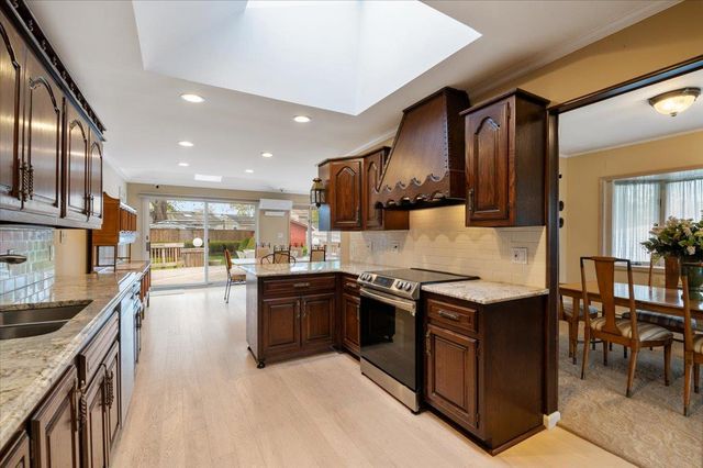 425 N Queens Avenue, Massapequa, NY 11758