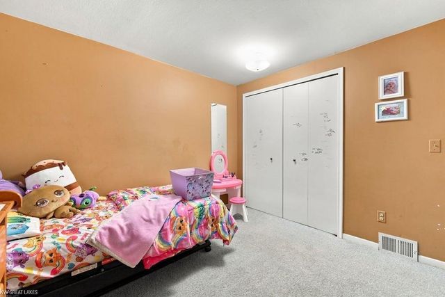 39948 Twenlow Drive, Clinton Twp, MI 48038