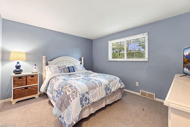39948 Twenlow Drive, Clinton Twp, MI 48038