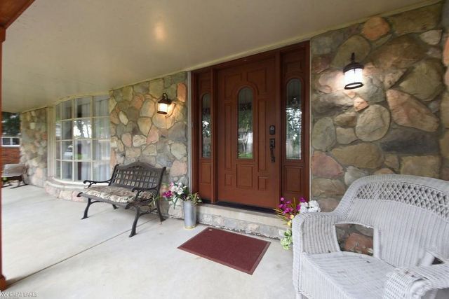 39948 Twenlow Drive, Clinton Twp, MI 48038