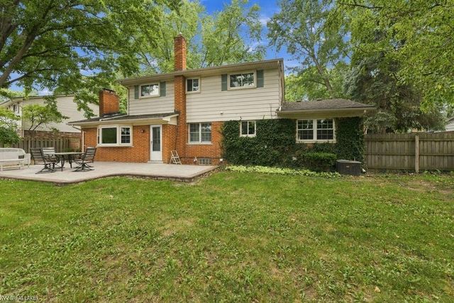 39948 Twenlow Drive, Clinton Twp, MI 48038