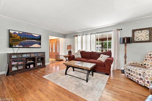 39948 Twenlow Drive, Clinton Twp, MI 48038