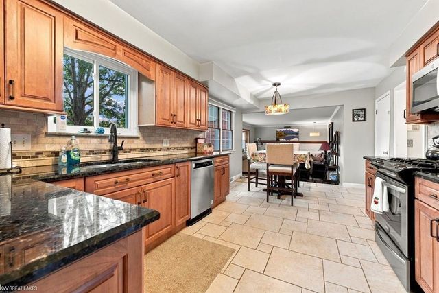 39948 Twenlow Drive, Clinton Twp, MI 48038