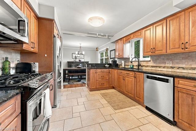 39948 Twenlow Drive, Clinton Twp, MI 48038