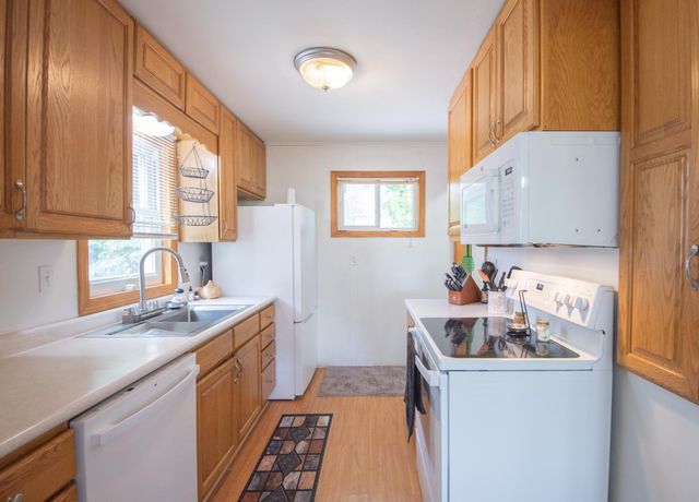 805 13th Street N, Moorhead, MN 56560