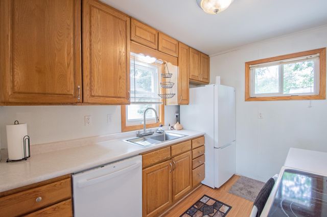 805 13th Street N, Moorhead, MN 56560
