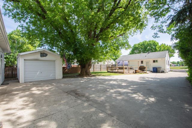 805 13th Street N, Moorhead, MN 56560