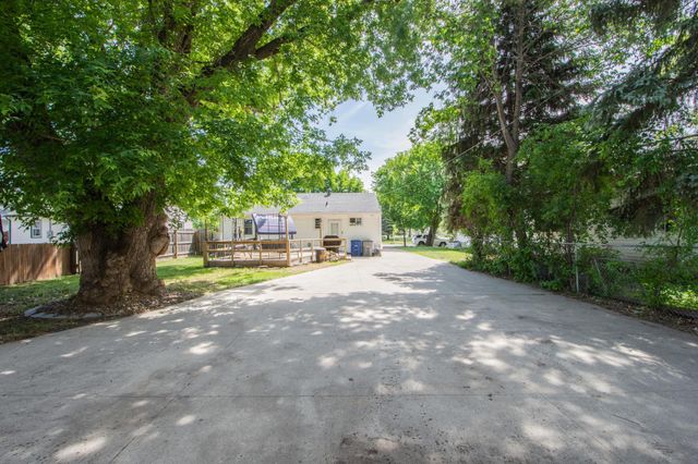 805 13th Street N, Moorhead, MN 56560