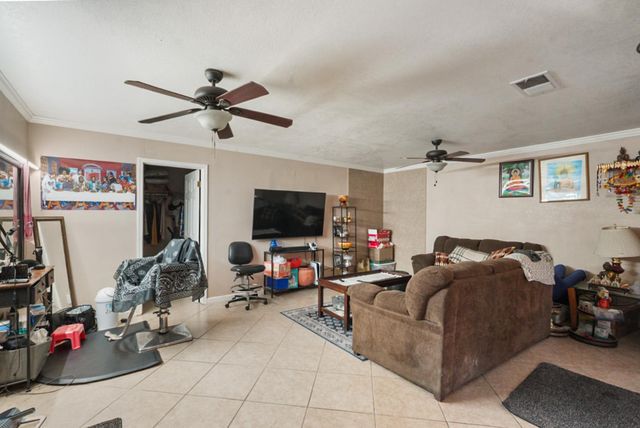 561 Church St, Modesto, CA 95357