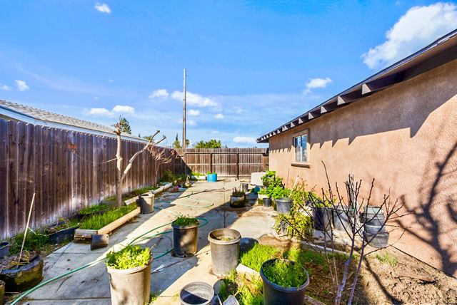 561 Church St, Modesto, CA 95357