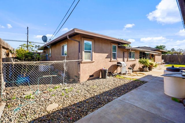 561 Church St, Modesto, CA 95357