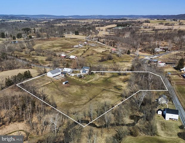 371 OLD TULPEHOCKEN RD, Birdsboro, PA 19508