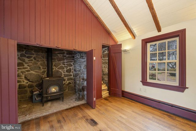 371 OLD TULPEHOCKEN RD, Birdsboro, PA 19508