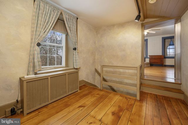 371 OLD TULPEHOCKEN RD, Birdsboro, PA 19508