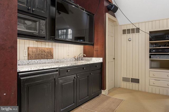 371 OLD TULPEHOCKEN RD, Birdsboro, PA 19508